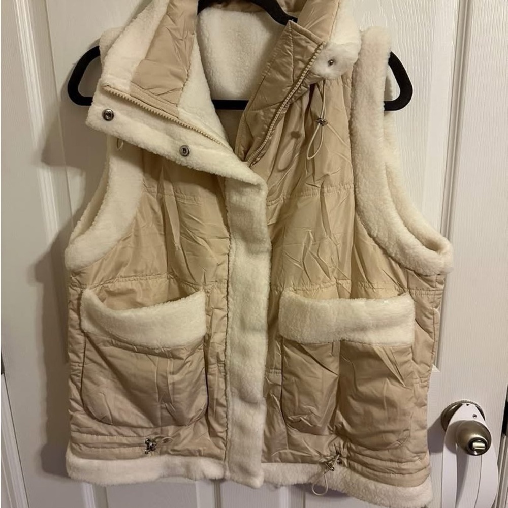 Cream Sherpa-Lined Vest NEW Size small